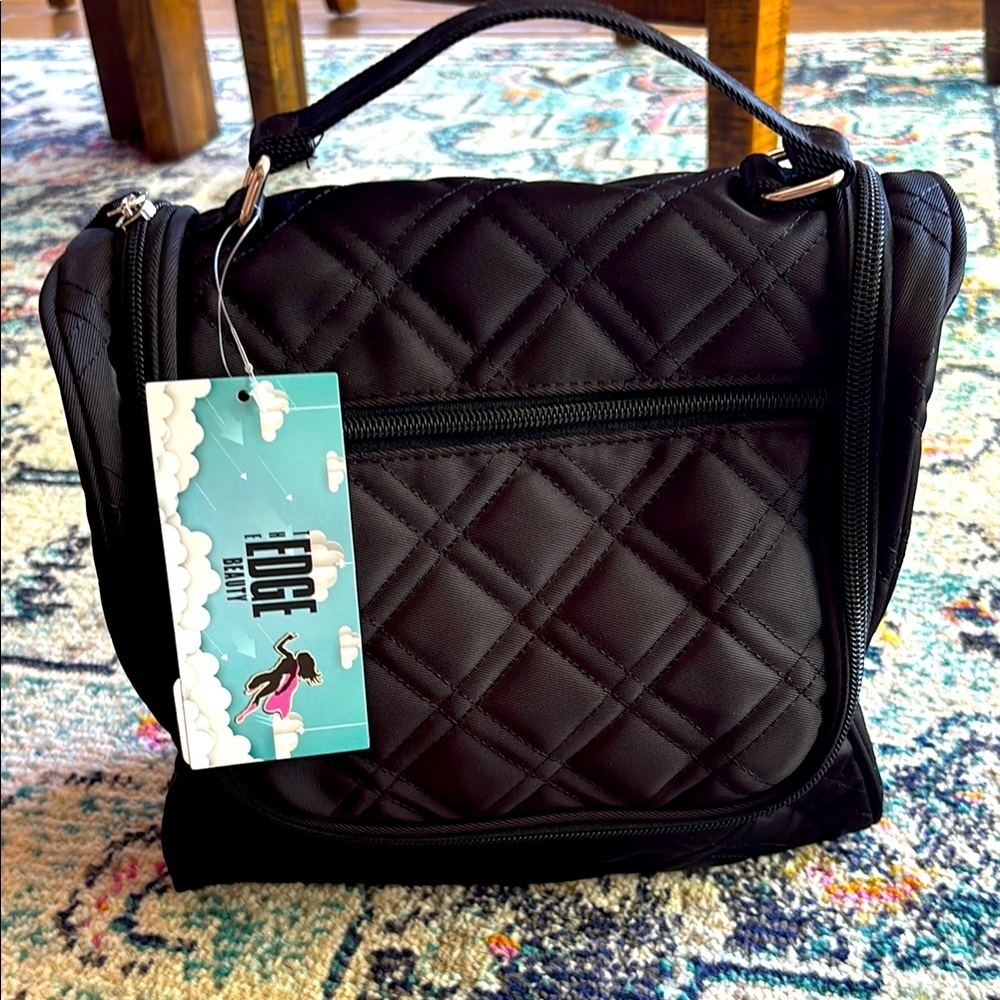 THE EDGE BEAUTY Black Quilted Women's Cosmetic Travel Bag